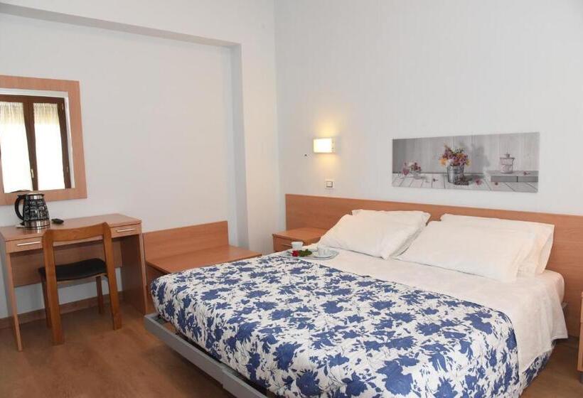 Номер Стандарт с Балконом, Albergo La Rosetta