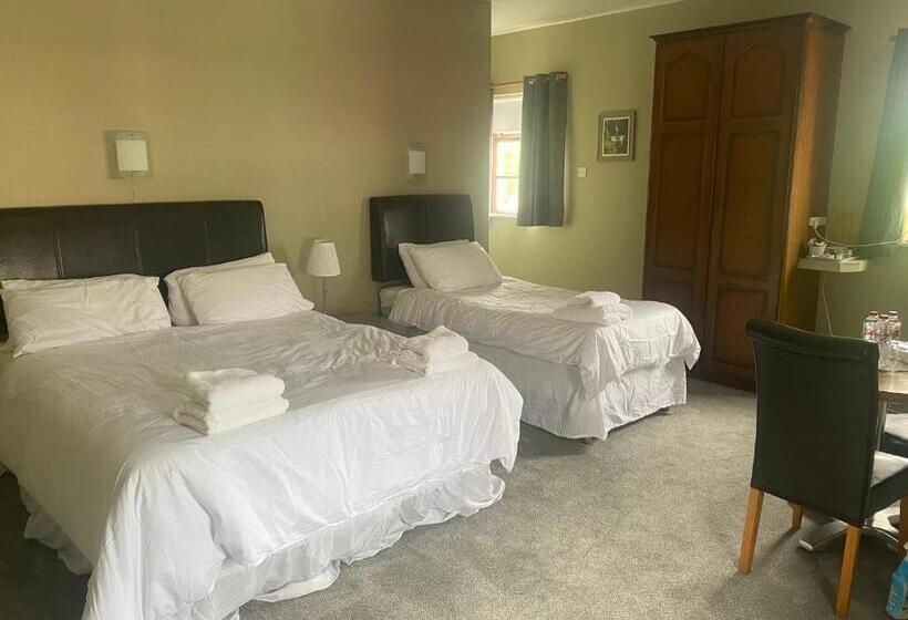 Quarto Triplo Estandar, Five Glens Inn