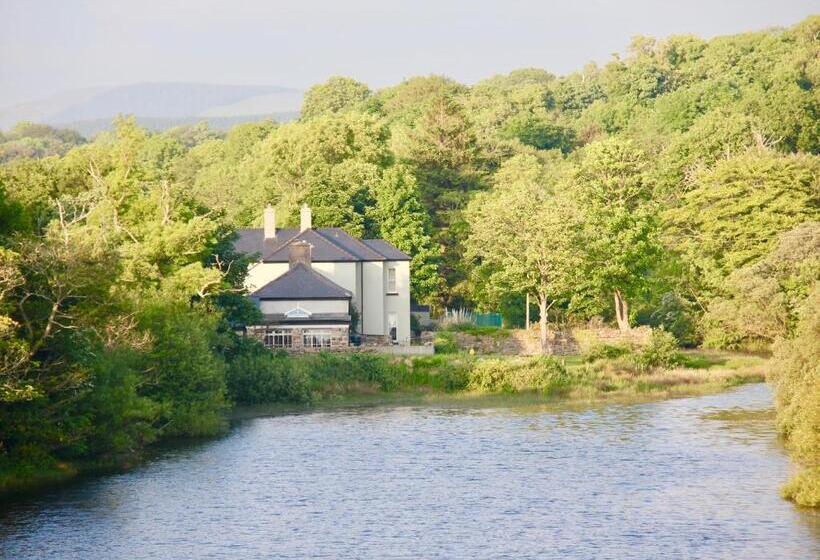 استودیوی لوکس, Riverside House
