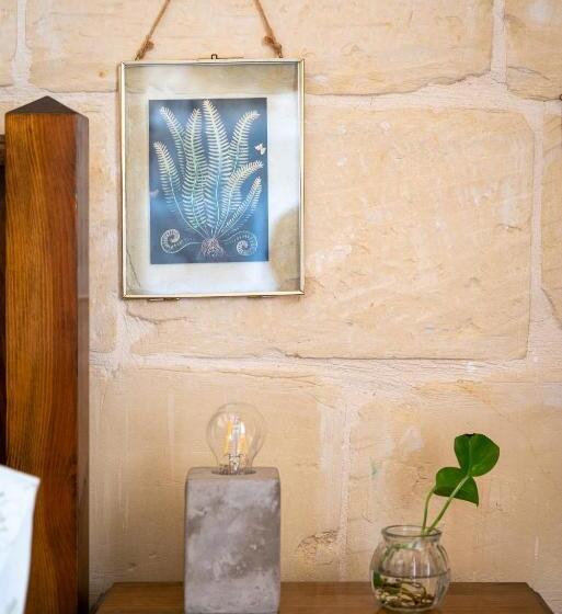 اتاق سوپریور با تخت بزرگ, Laremi Gozo B&b