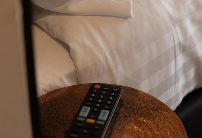 استودیوی لوکس, Midtown Hotel Twin Studio