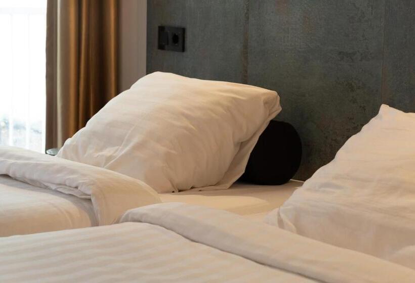 استودیوی لوکس, Midtown Hotel Twin Studio