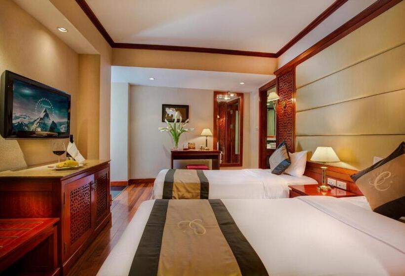 اتاق لوکس با چشم‌انداز شهر, Conifer Boutique