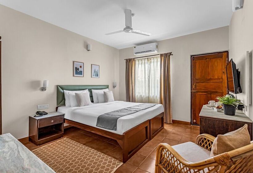 اتاق لوکس با بالکن, La Vaiencia   A Beach Resort, Morjim
