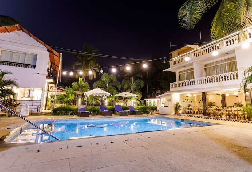 اتاق لوکس با چشم‌انداز استخر, La Vaiencia   A Beach Resort, Morjim