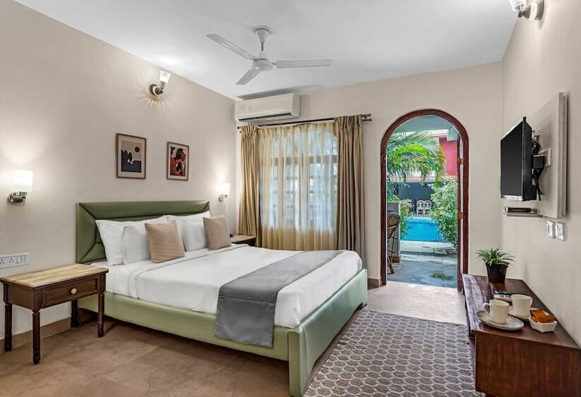 اتاق لوکس با چشم‌انداز استخر, La Vaiencia   A Beach Resort, Morjim