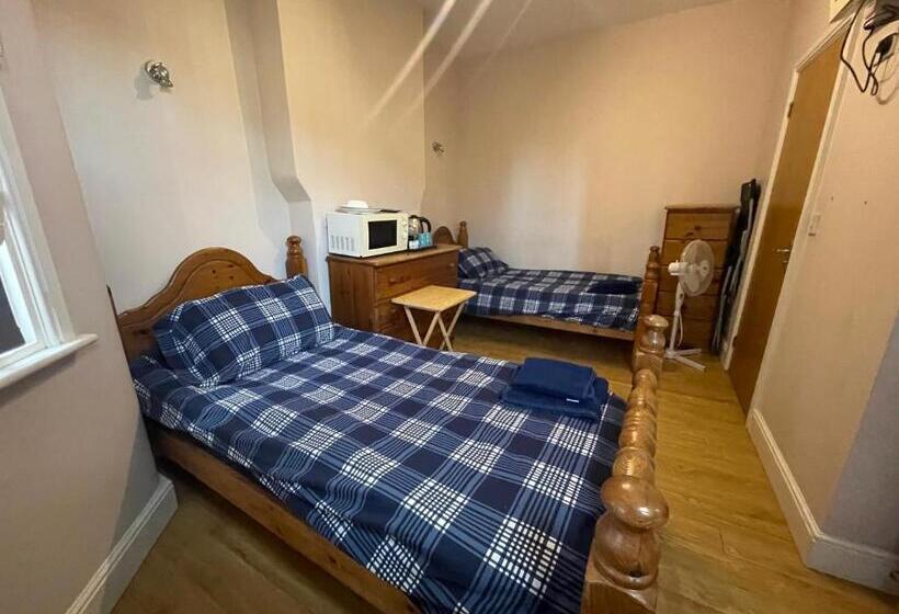 اتاق استاندارد یک نفره, Abbey Guest House