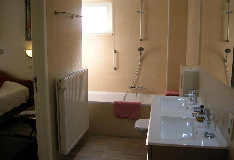 Quarto Estandar, Liry S Home