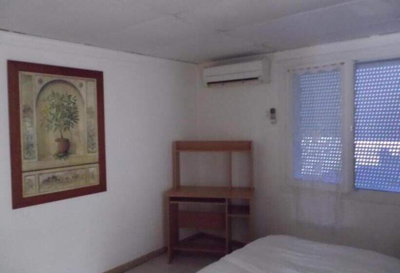 Номер Стандарт, Auberge Des Garrigues