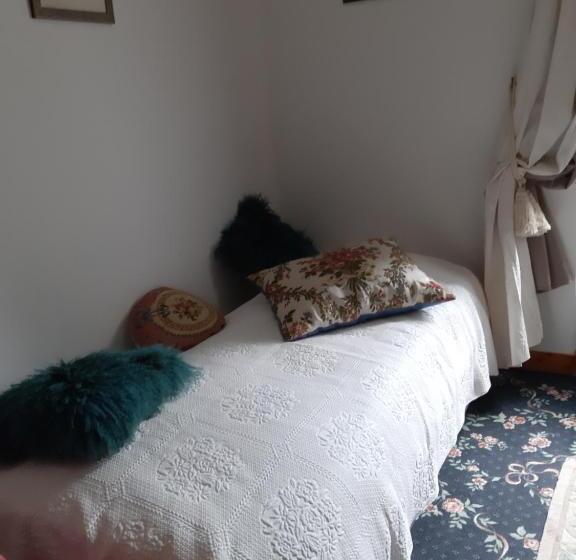 标准三人间, Manoir De La Peignie