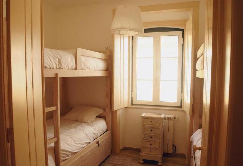 Кровать в Общей Комнате, Origens Hostel