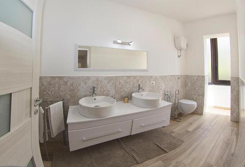 سوییت با چشم‌انداز استخر, Villa C Luxury Estate