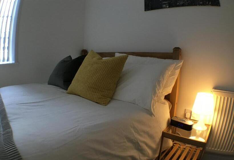 Номер Economy, Parsons Street