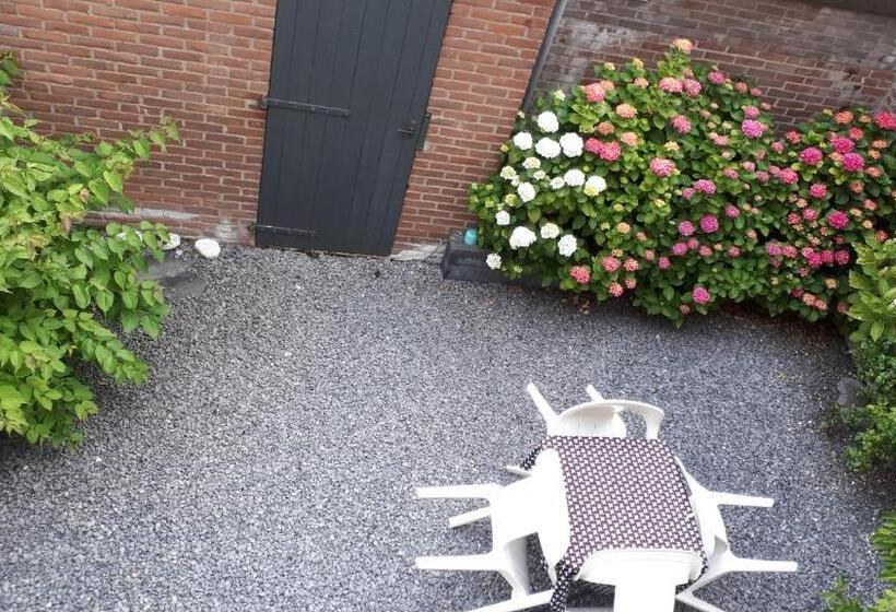 اتاق خانوادگی, De Notenbalk Aan Zee
