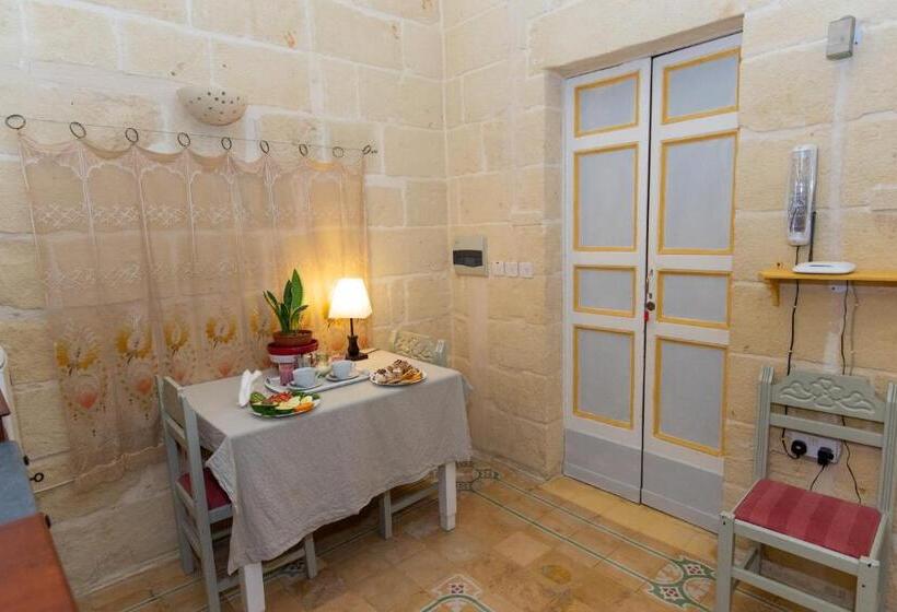 اتاق استاندارد با بالکن, Maria Townhouse Heart Of Victoria B&b