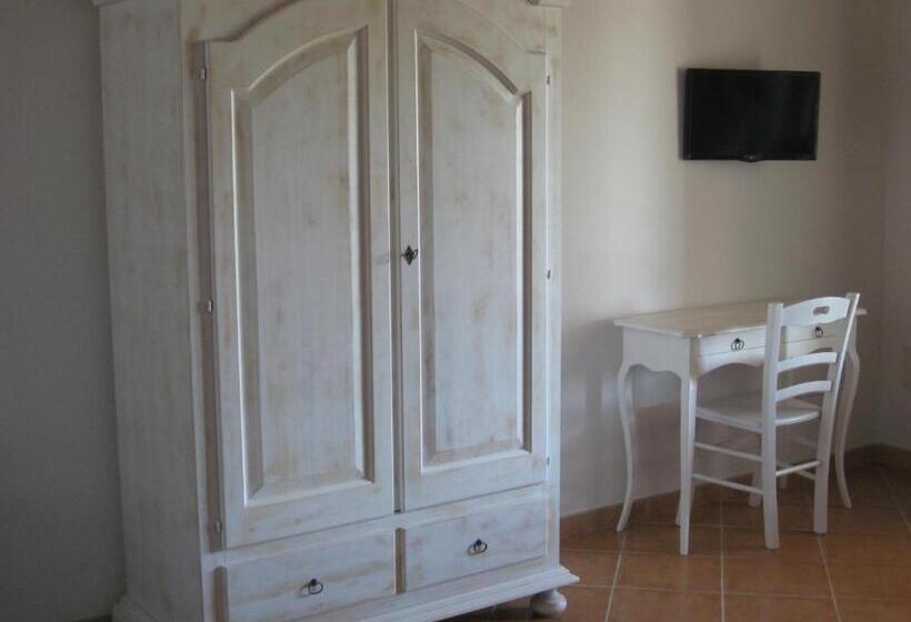 Номер Стандарт, Agriturismo Is Solinas