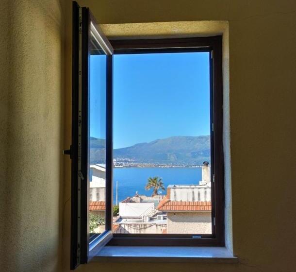 اتاق استاندارد با بالکن و چشم‌انداز دریا, Garden House Alla Torre