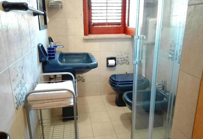 اتاق استاندارد با بالکن و چشم‌انداز دریا, Garden House Alla Torre