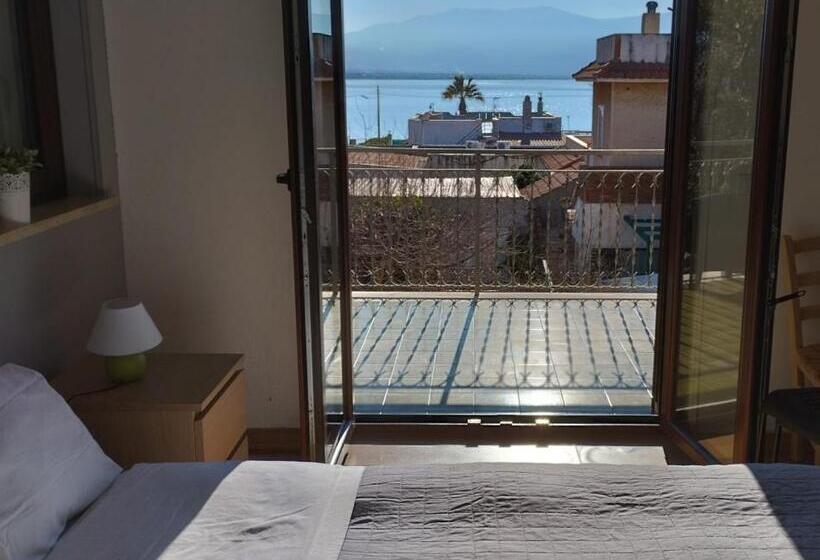 اتاق لوکس با بالکن و چشم‌انداز دریا, Garden House Alla Torre