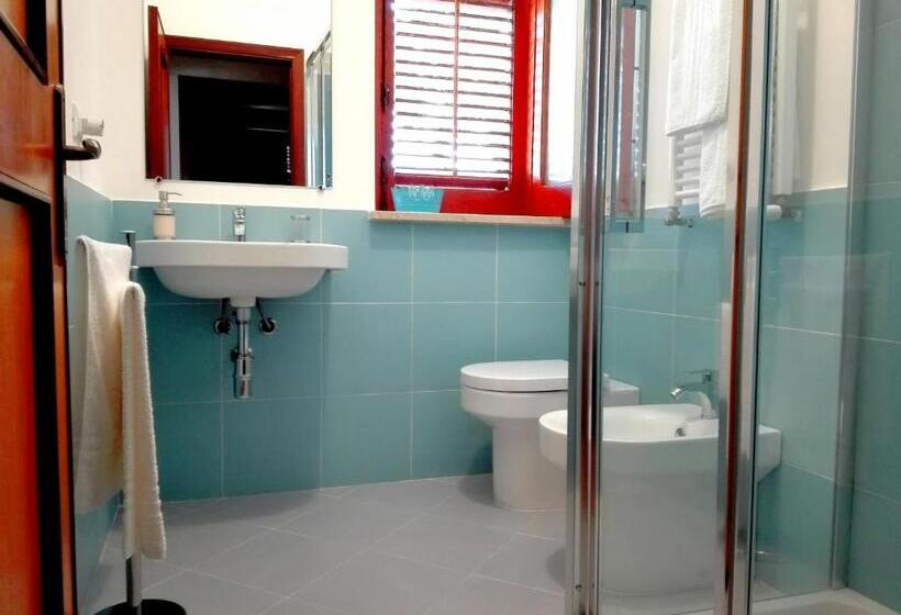 اتاق استاندارد با بالکن و چشم‌انداز دریا, Garden House Alla Torre