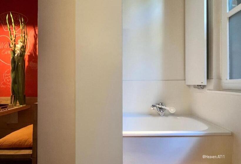 Escritório Deluxe, Heaven At 11, Your Deluxe Studio With Personal Bathroom, Kitchenette & Terrace
