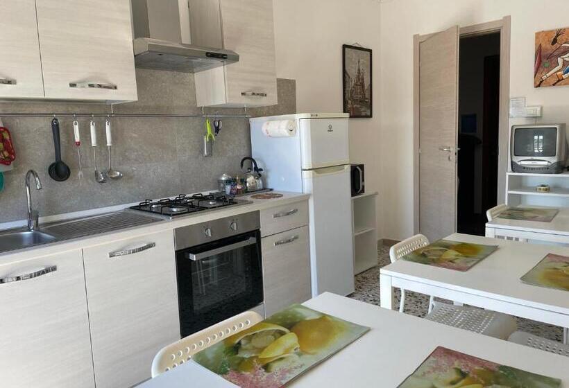 اتاق استاندارد سه تخته با سرویس بهداشتی مشترک, Casa Vacanze Affittacamere Senigallia 158