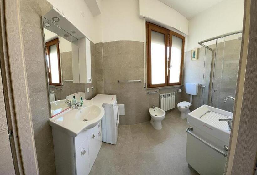 اتاق استاندارد سه تخته با سرویس بهداشتی مشترک, Casa Vacanze Affittacamere Senigallia 158