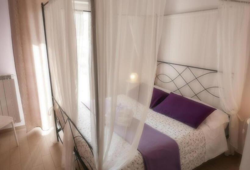 اتاق خانوادگی, B&b Ai Tre Archi
