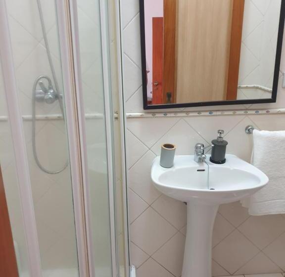 共用房间的床, Hostel Do Ermal