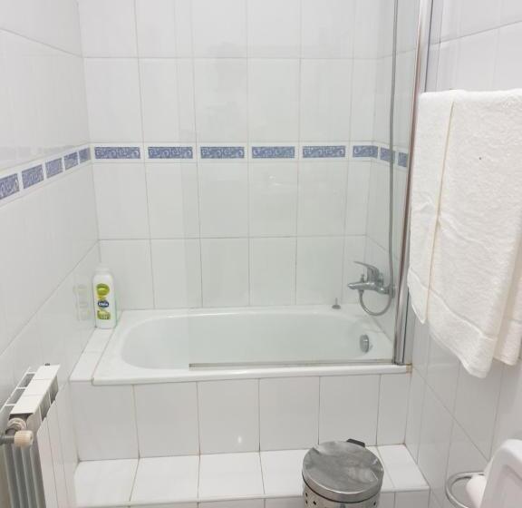 四人标准间, Hostel Do Ermal