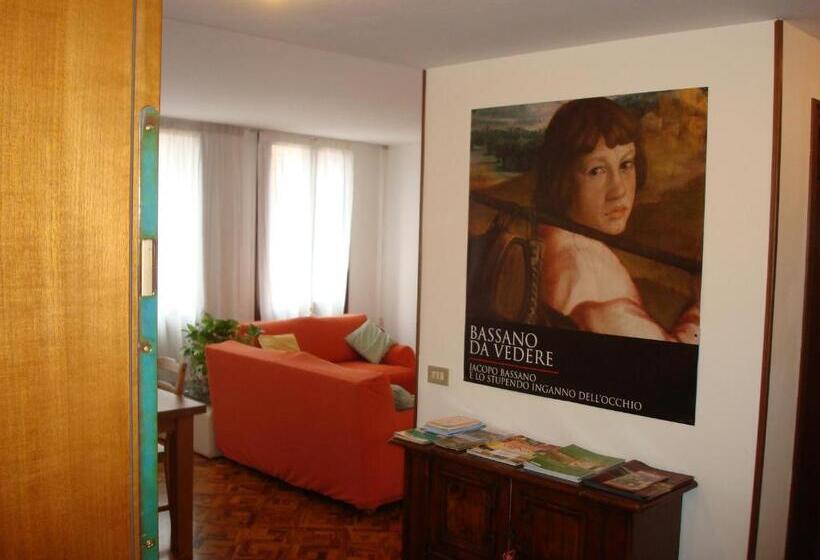 اتاق استاندارد با سرویس بهداشتی مشترک, Cristina House
