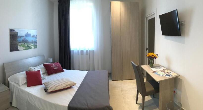 Habitación Cuádruple Estándar, Quattro Stelle Al Porto Guest House