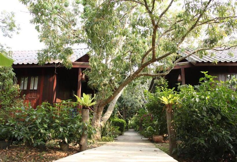اتاق خانوادگی, Baansuan Lychee Maeklong Resort Ampawa