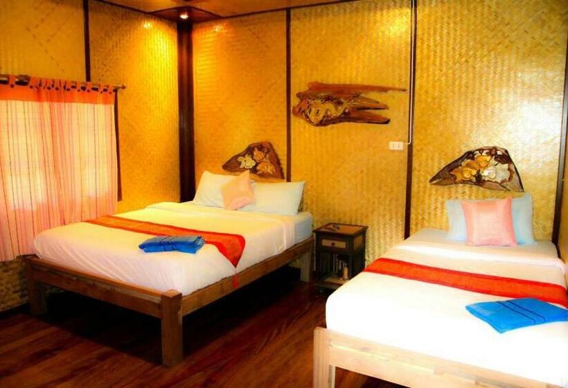 اتاق استاندارد سه نفره, Baansuan Lychee Maeklong Resort Ampawa