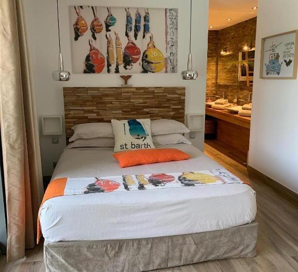 غرفة قياسية مطلّة علي حمام السباحة, B&b Les Voiles De Valescure Chambres D Hôtes Et Son Espace Bien être