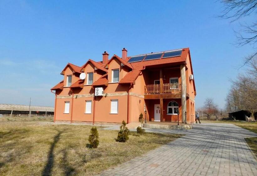 4间卧室的房子, Csetáj Vendégház
