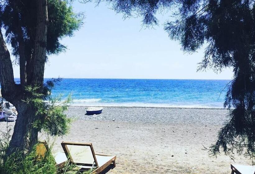 اتاق استاندارد با چشم‌انداز دریا, The Boathouse