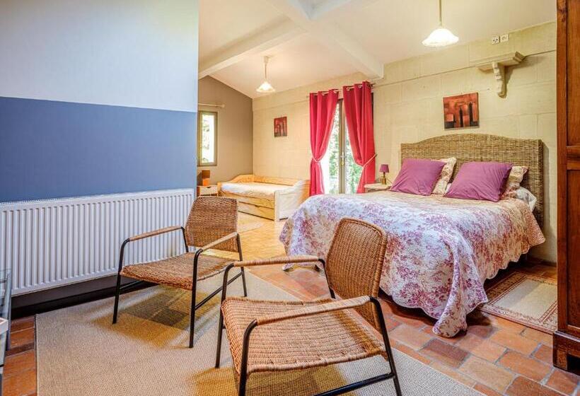 اتاق استاندارد سه تخته با چشم‌انداز استخر, Clos Du Bois Brard B&b