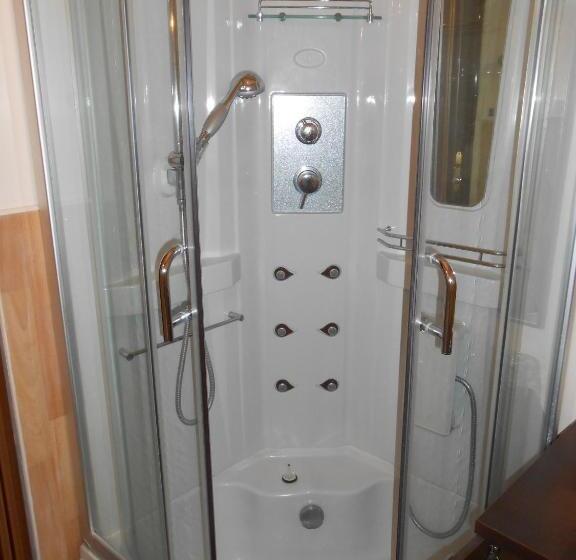 اتاق استاندارد سه نفره, Clos Du Bois Brard B&b