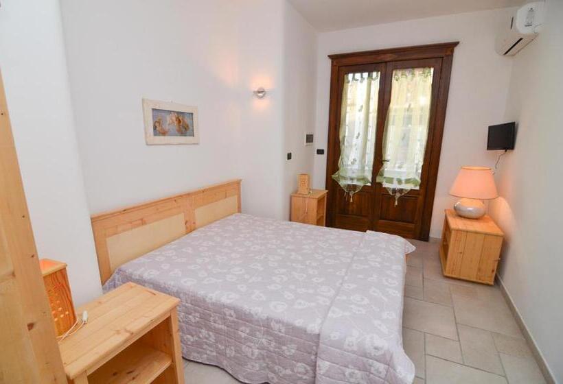 Стандартный внешний трехместный номер с ванной комнатой, Bed And Breakfast Europa