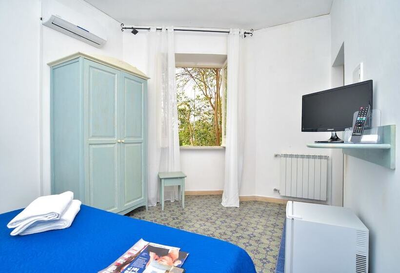 Номер Стандарт с Балконом, Charme Hotel La Villa Tina