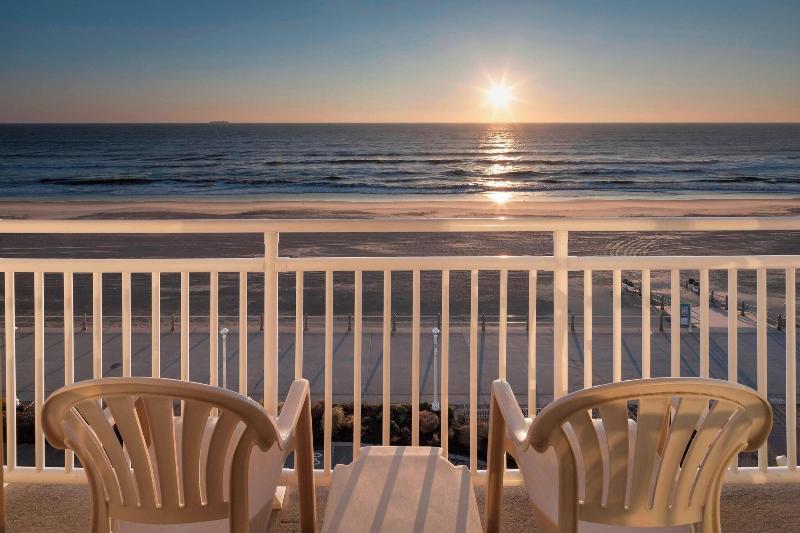 اتاق استاندارد با بالکن و چشم‌انداز دریا, Courtyard Virginia Beach Oceanfront/north 37th Street