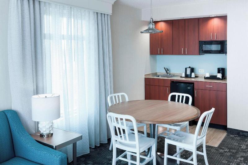 سوییت با چشم‌انداز دریا, Courtyard Virginia Beach Oceanfront/north 37th Street