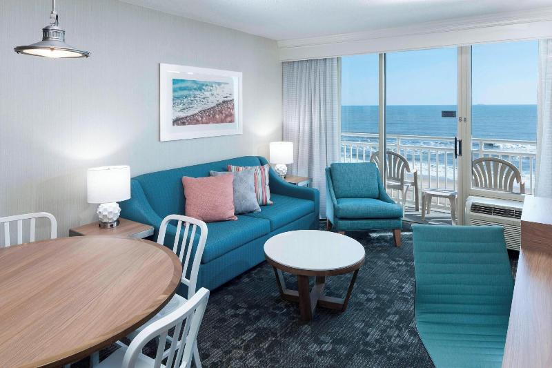 سوییت با چشم‌انداز دریا, Courtyard Virginia Beach Oceanfront/north 37th Street