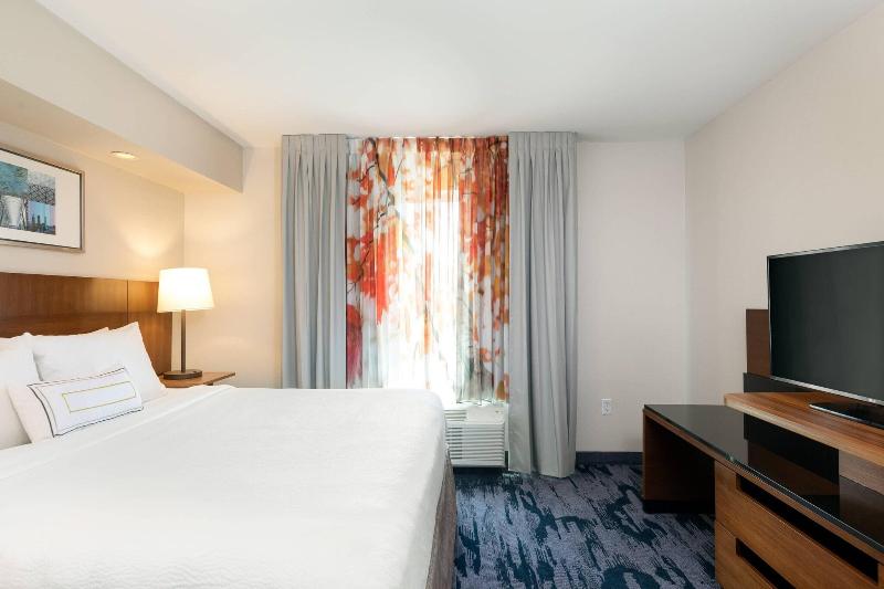 キングサイズベッドのスタンダードルーム, Fairfield Inn & Suites Savannah Airport