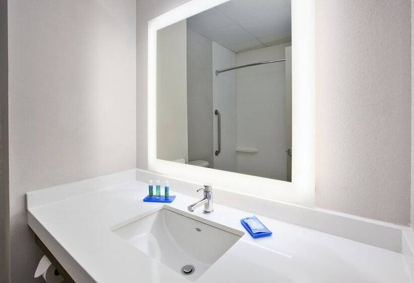 带2个双人床的标准工作室, Holiday Inn Express Hotel & Suites Manchester Conference Center, An Ihg