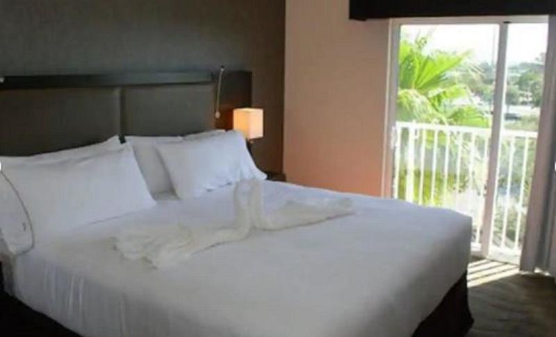 Номер Deluxe, Holiday Inn Express & Suites Naples Downtown   5th Avenue, An Ihg