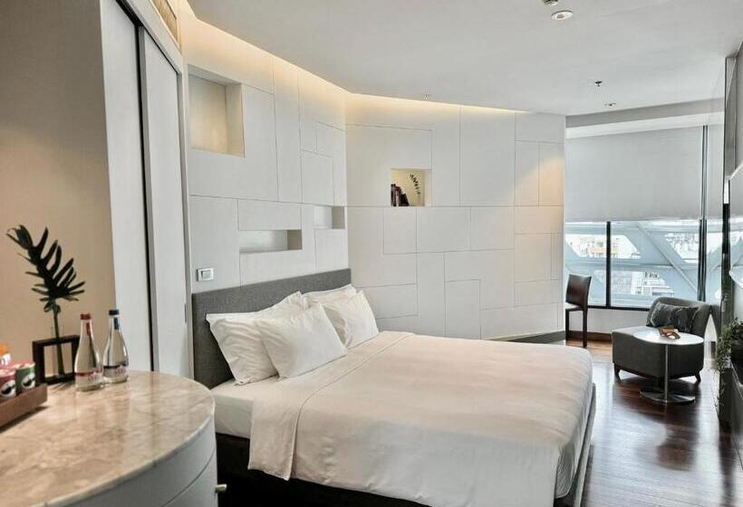 اتاق استاندارد, Lit Bangkok