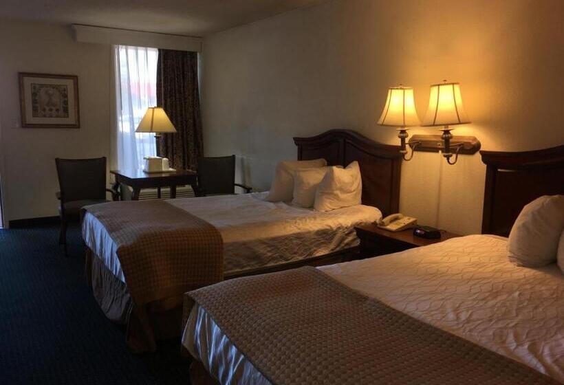 Номер Стандарт 2 Двуспальные Кровати, Baymont By Wyndham Rocky Mount I95