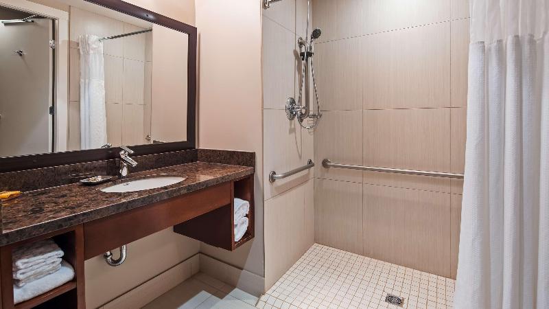 غرفة قياسية لذوى الاحتياجات الخاصة, Best Western Plus Revelstoke